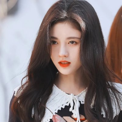 照片里的伴娘